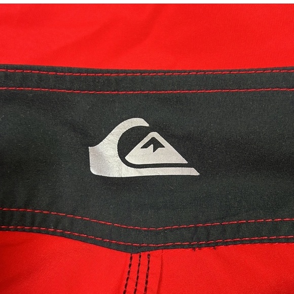 Red quiksilver board shorts - Picture 3 of 3